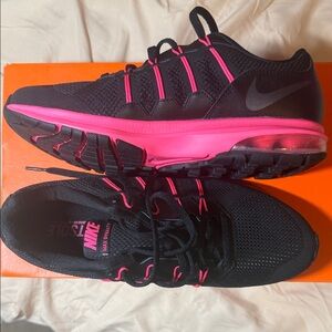 Nike Women's Black and Pink Athletic Shoes